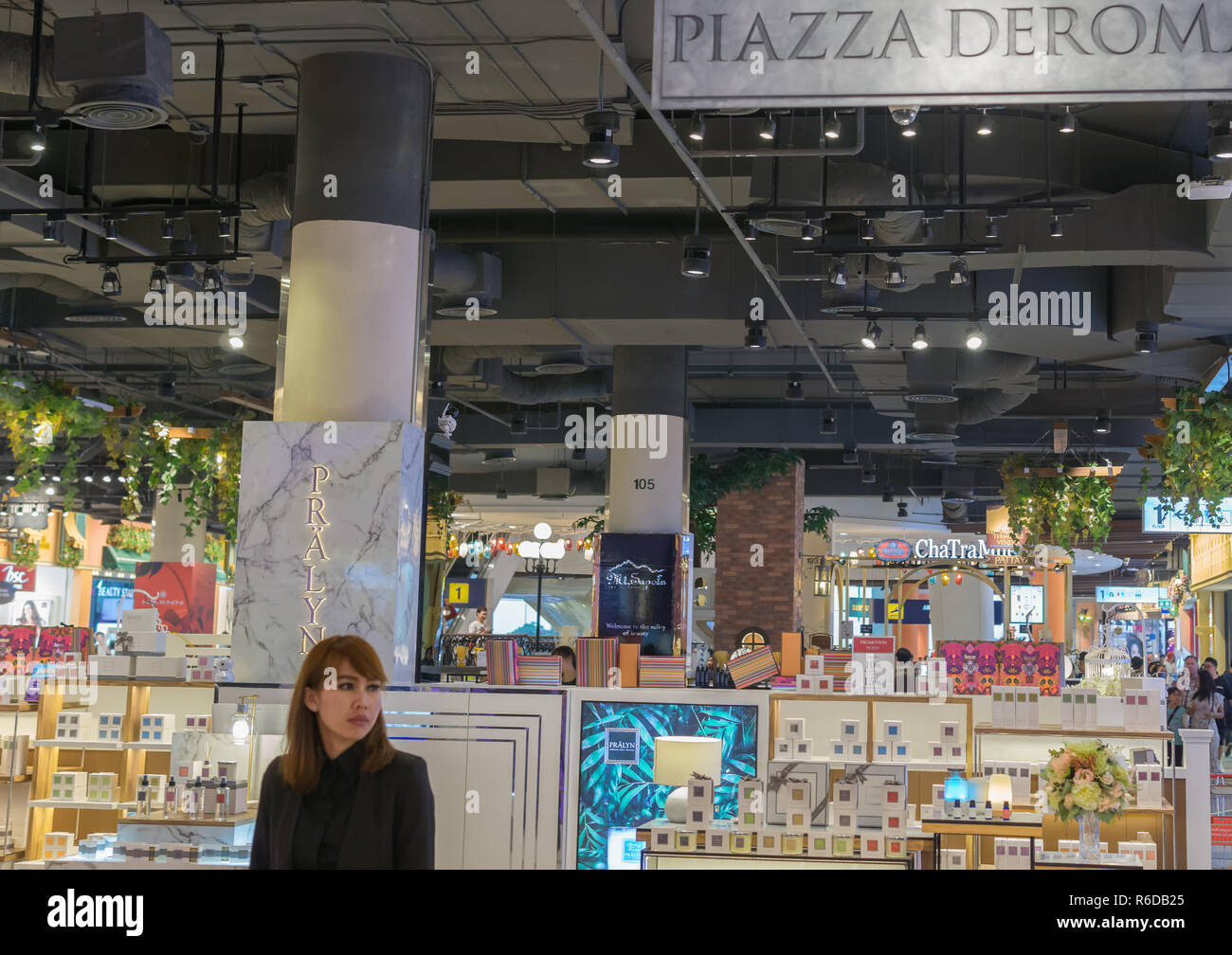 PATTAYA, THAÏLANDE - octobre 19,2018:la borne 21 Piazza Deroma est spécialisé dans la vente de cosmétiques et donc il y a de nombreuses petites boutiques.Le grand centre commercial moderne, Banque D'Images