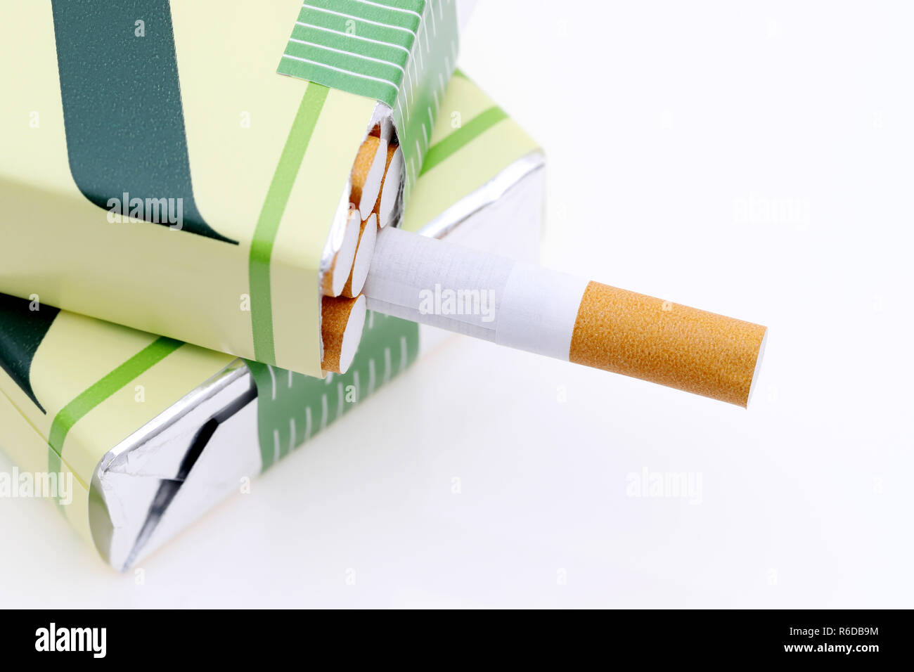 Mise en garde sur le paquet de cigarettes Banque de photographies et d