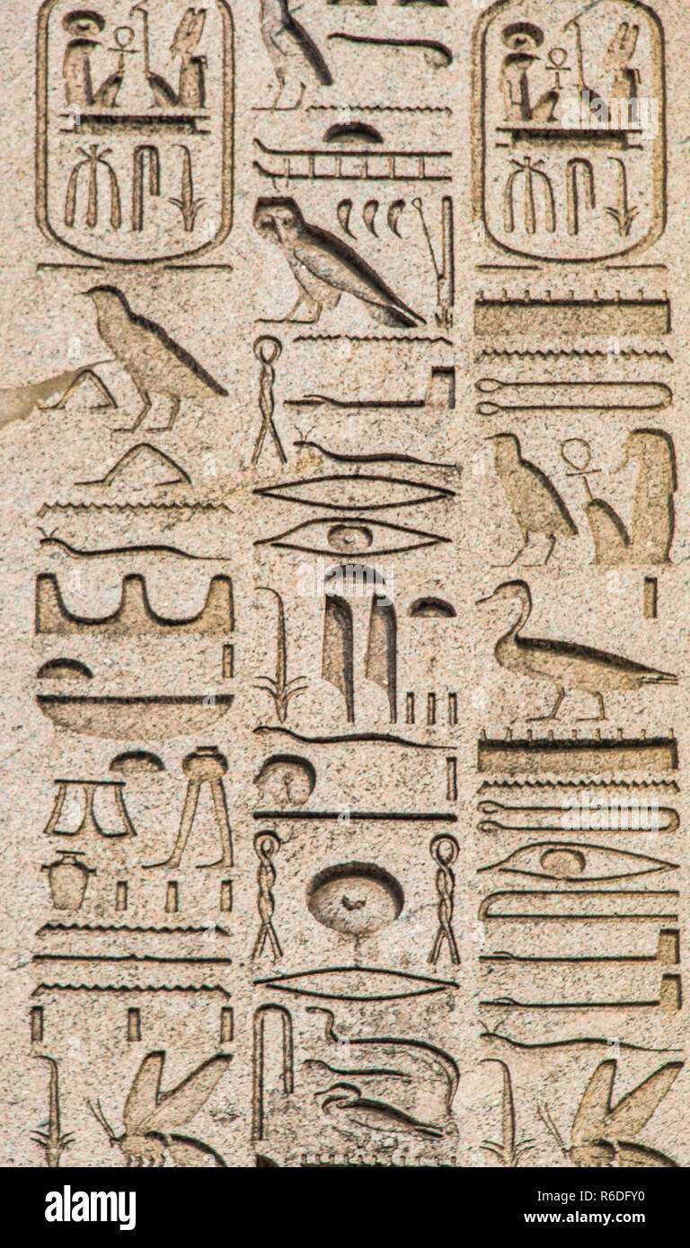 L'Égypte ancienne hyrogliphics écrit, Paris place de la Concorde Banque D'Images