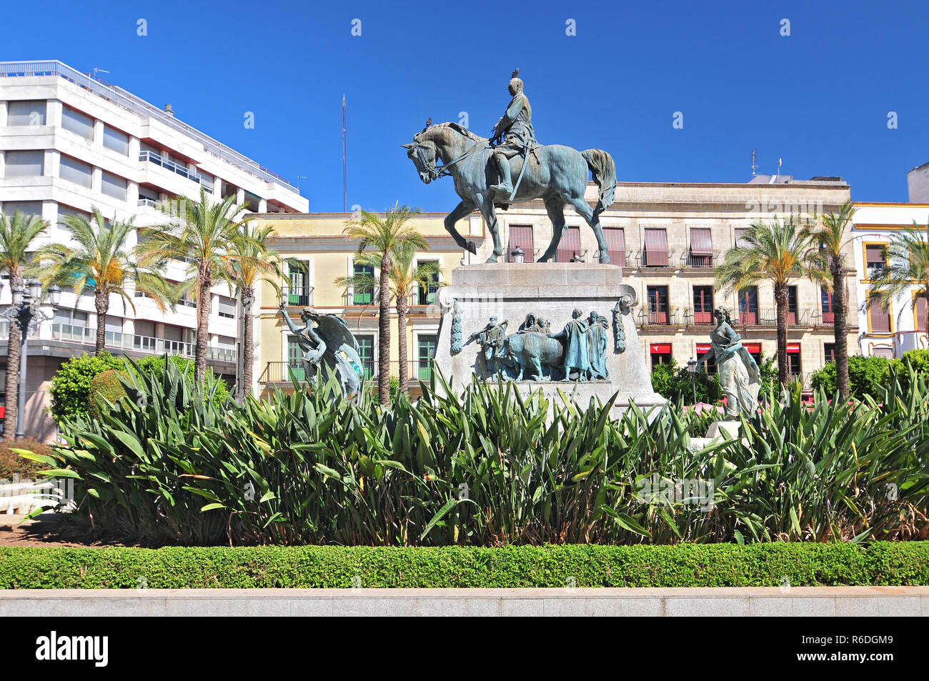Statue de Miguel Primo de Rivera sur son cheval comme créé par Mariano Benlliure, Plaza del Arenal Jerez De La Frontera, Costa De La Luz Espagne Banque D'Images