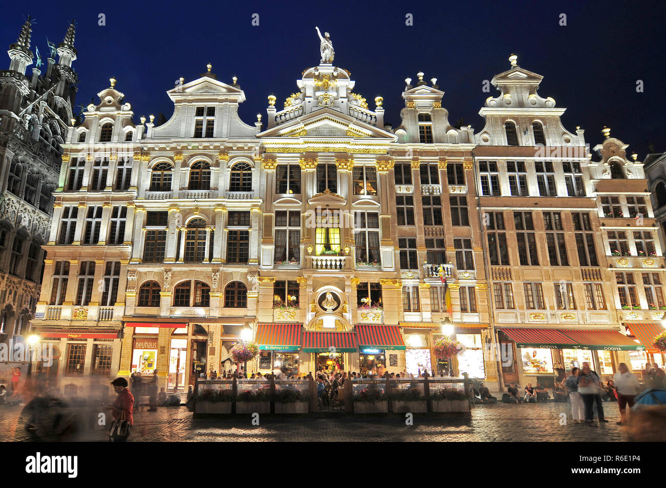 Guilde sur la Grand-place (Grote Markt) La place centrale de Bruxelles c'est plus importante destination touristique et la plus mémorable Monument à Bruxelles Banque D'Images