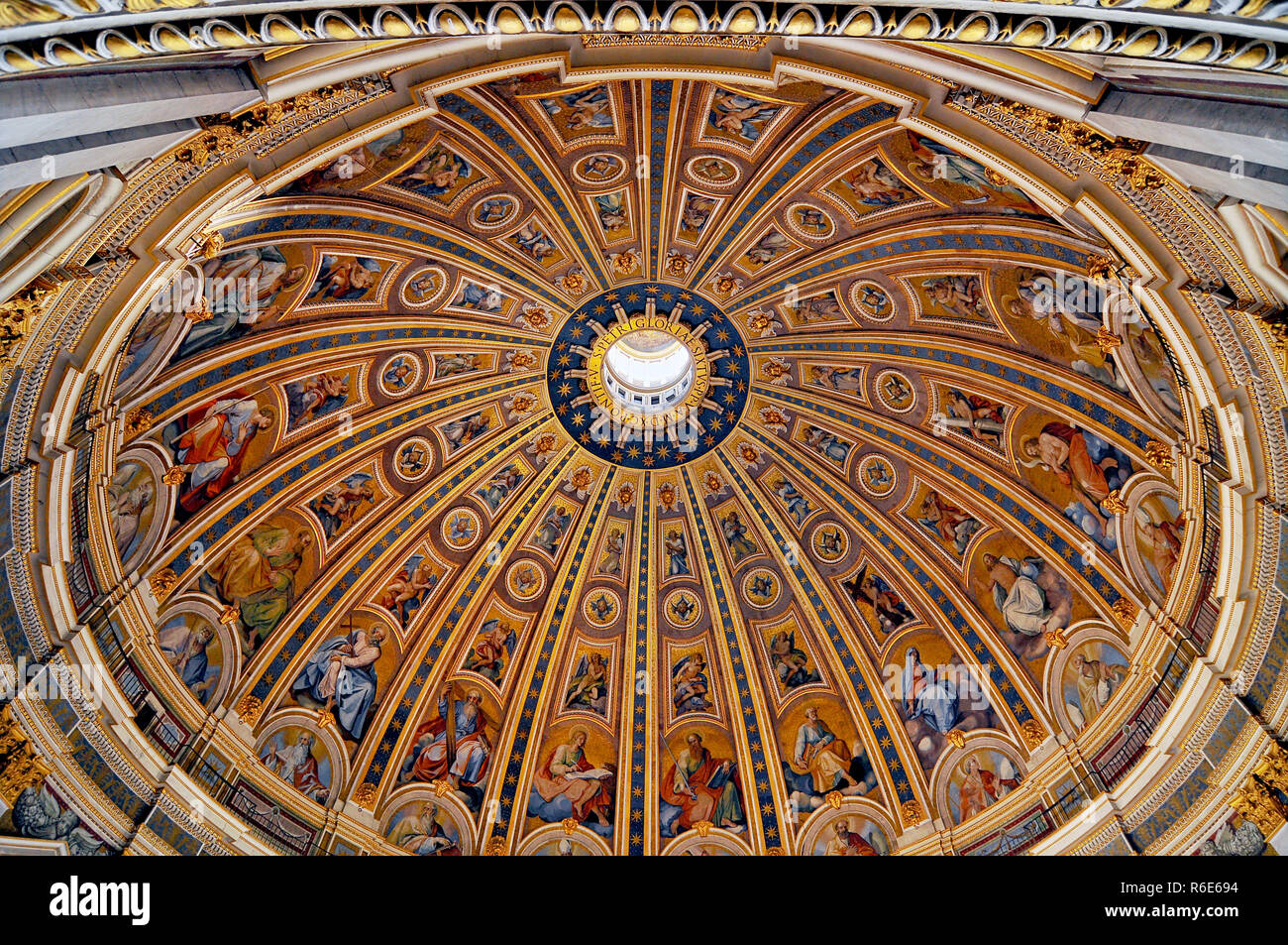 Côté intérieur du dôme de la Basilique Saint-Pierre, Vatican, Italie Banque D'Images