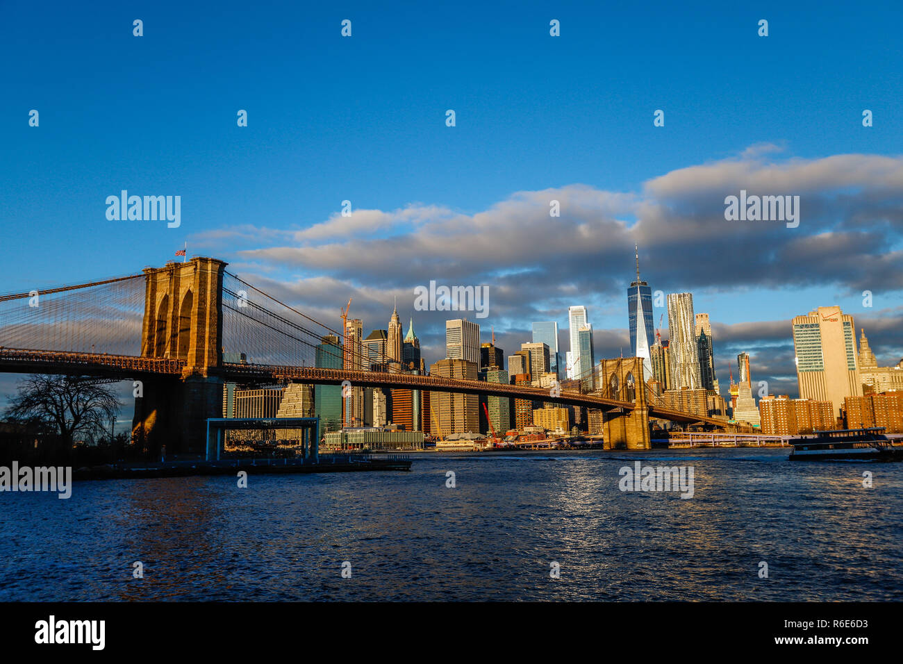 Voir l'île de Manhattan et le pont de Brooklyn à New York aux États-Unis ce mardi, 04. (PHOTO : WILLIAM VOLCOV/BRÉSIL PHOTO PRESSE) Banque D'Images