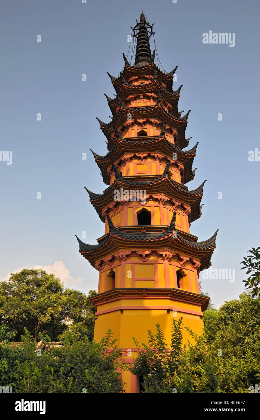 L'une des deux tour pagode datant de la dynastie des Song du Nord, Suzhou, Jiangsu, Chine Banque D'Images