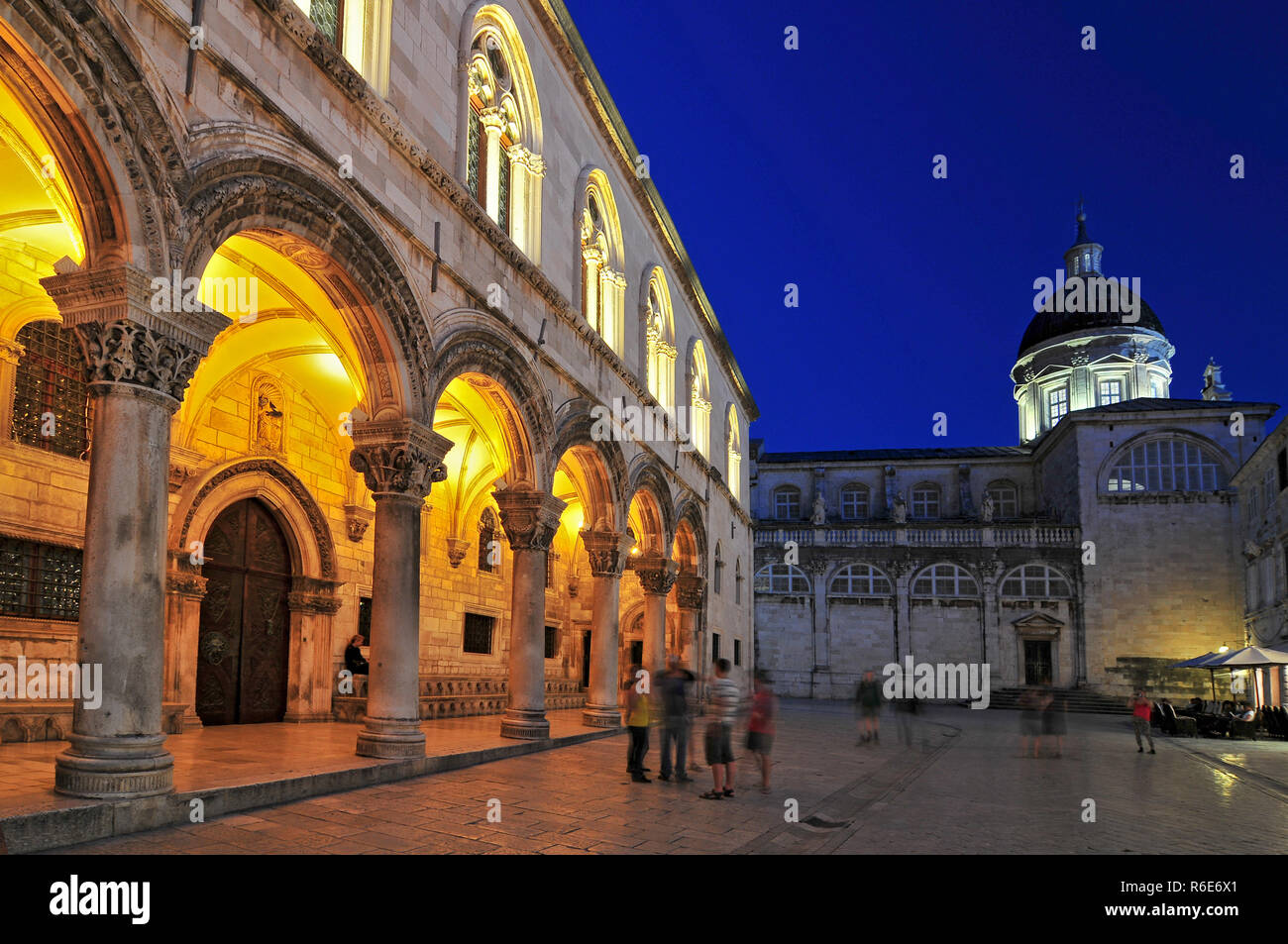 Palais des recteurs et la cathédrale au crépuscule, Site du patrimoine mondial de l'UNESCO, Dubrovnik, Dalmatie, Croatie, Europe Banque D'Images
