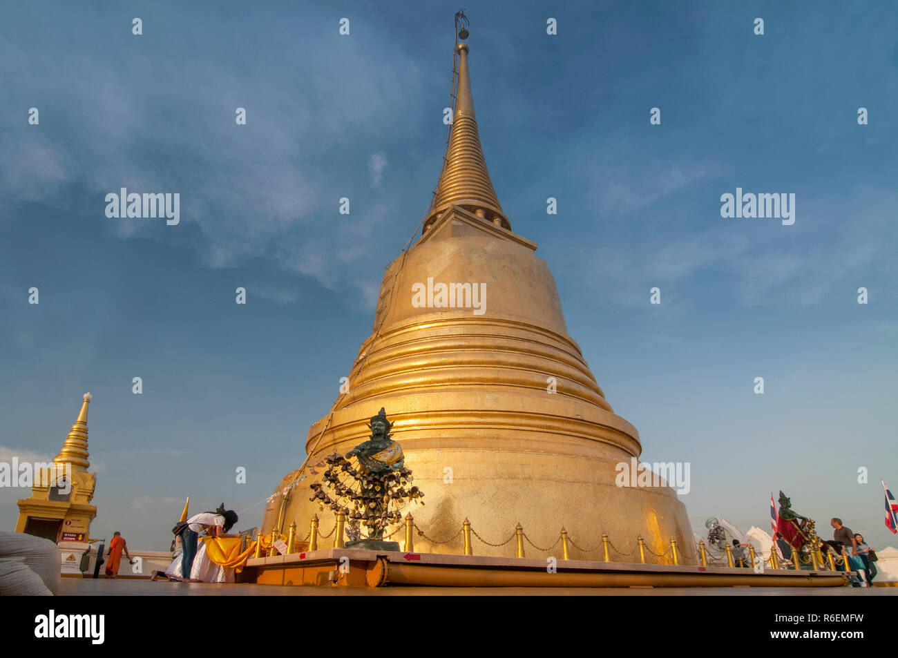 Le dôme de la Mount Temple d'Or (Wat Saket) à Bangkok, Thaïlande Banque D'Images