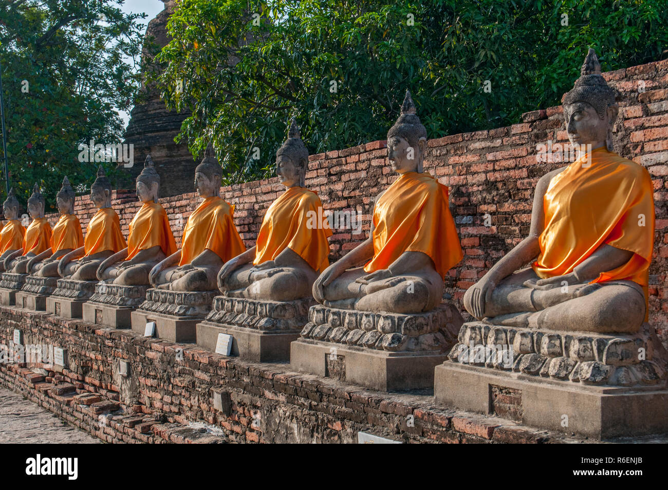 Vieilles Statues de Bouddha dans le temple Wat Yai Chaimongkol, Ayutthaya, UNESCO World Heritage Site, Thaïlande Banque D'Images