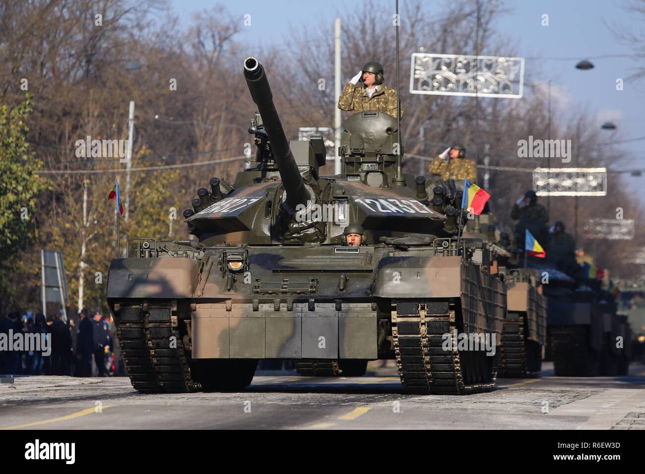 Bucarest, Roumanie - décembre 1, 2018 : TR 85 M1 "Bizonul" (le bison) armored tank lourd militaire au défilé militaire de la fête nationale roumaine Banque D'Images