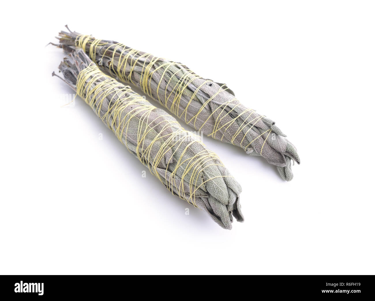 Sage smudge stick isolé sur fond blanc Banque D'Images Sage smudge stick isolé sur fond blanc Banque D'Images