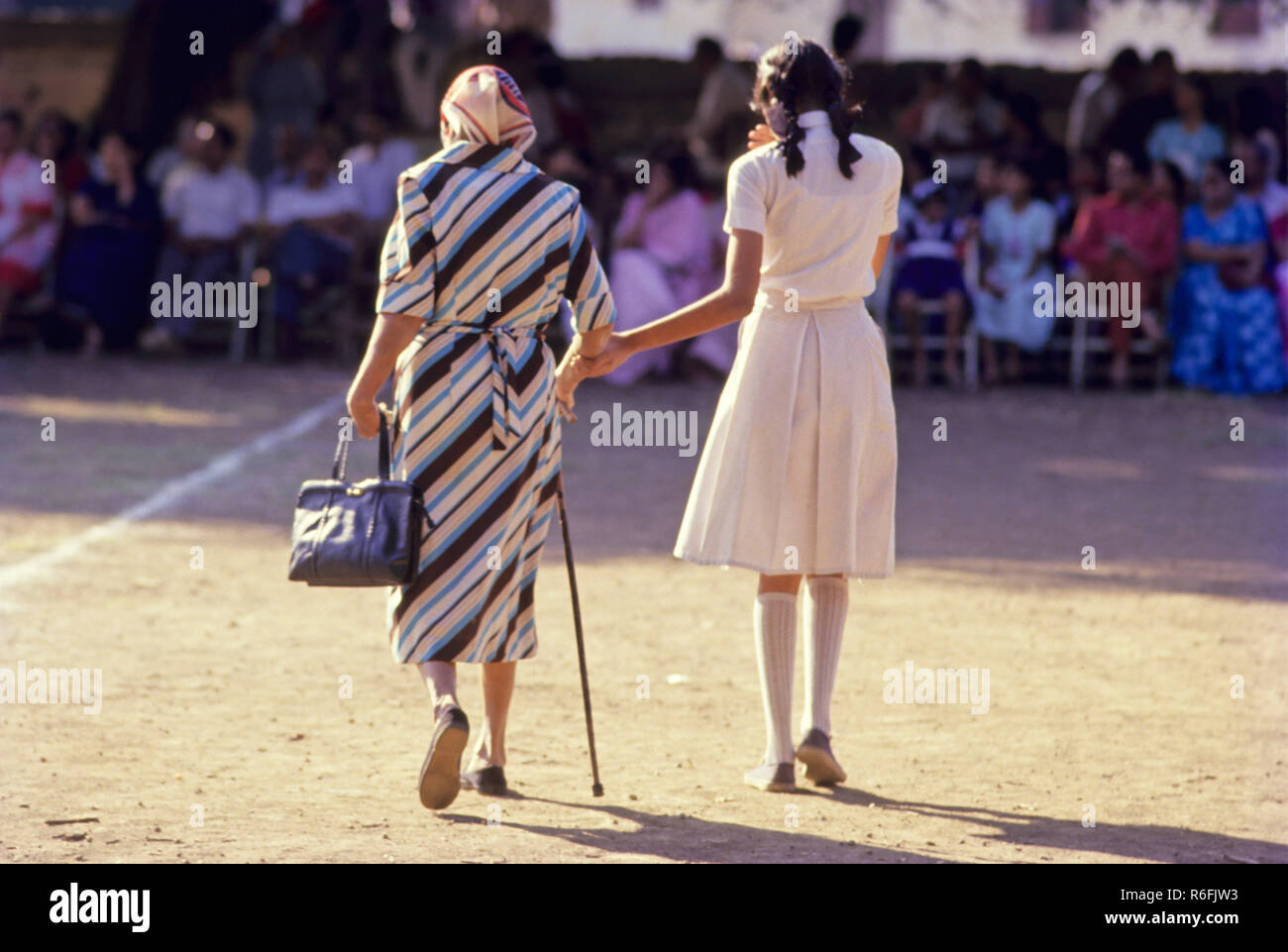 Les vieilles femmes et filles Banque D'Images