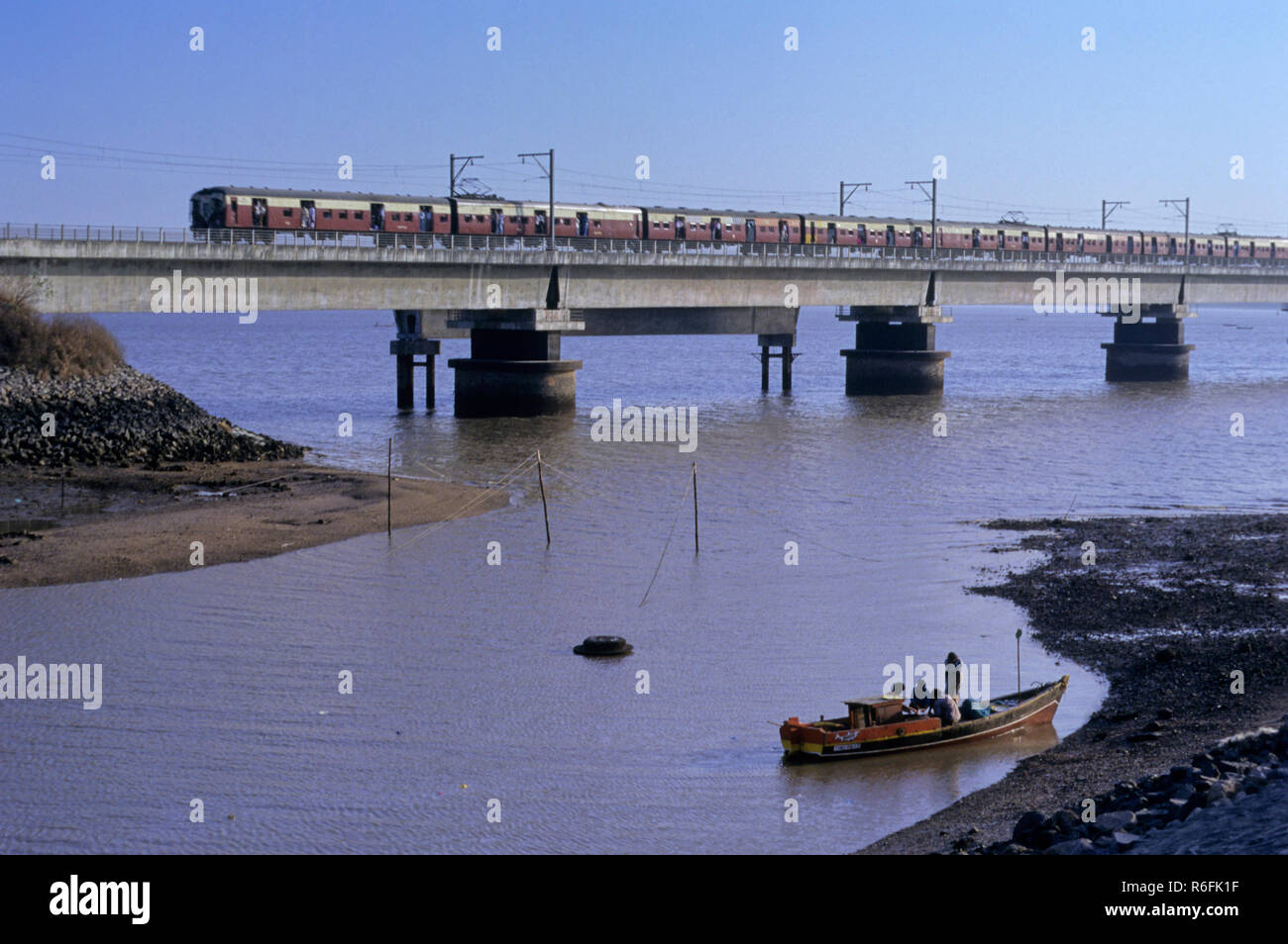 Les chemins de fer, les trains de Bombay Mumbai, Maharashtra, Inde Banque D'Images