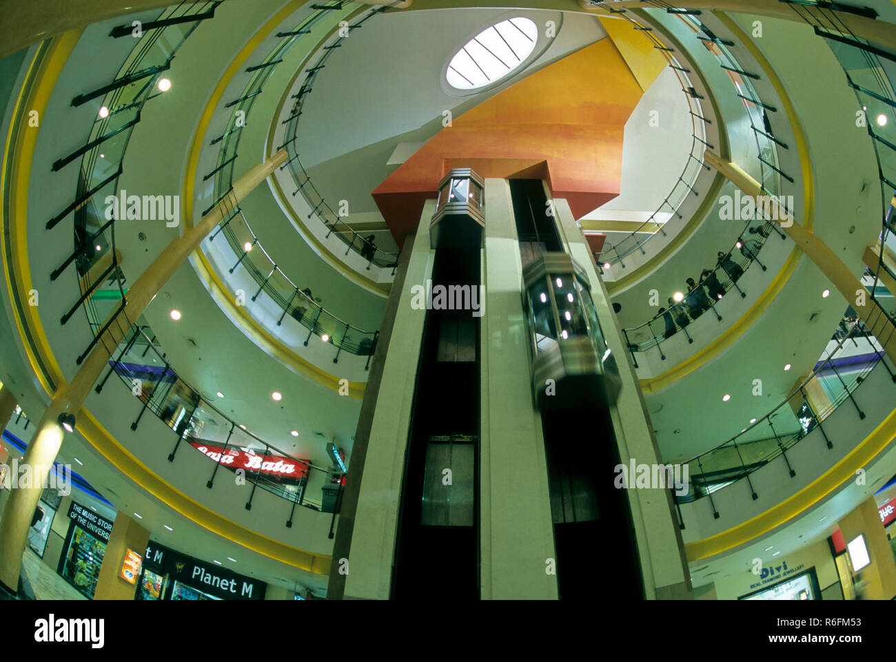 L'intérieur de R-Mall shopping plaza, mulund, Bombay Mumbai, Maharashtra, Inde Banque D'Images