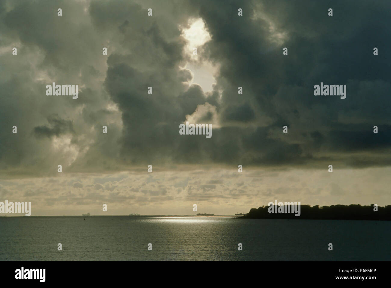 Ciel, vue sur la plage pendant la mousson, de l'Inde Banque D'Images Ciel, vue sur la plage pendant la mousson, de l'Inde Banque D'Images