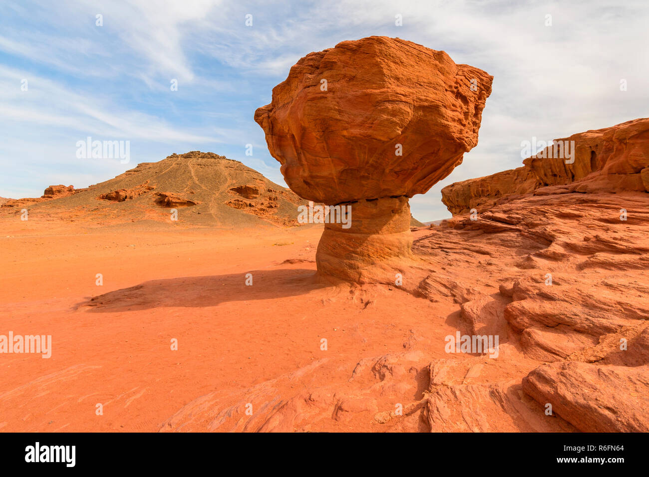 La formation rocheuse des champignons à Timna Park dans le sud du désert du Néguev en Israël Banque D'Images