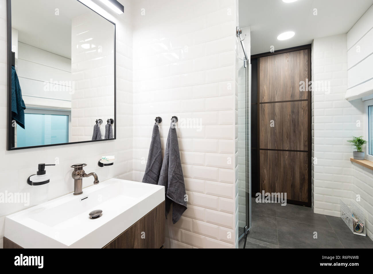 Intérieur de salle de bains moderne Banque D'Images