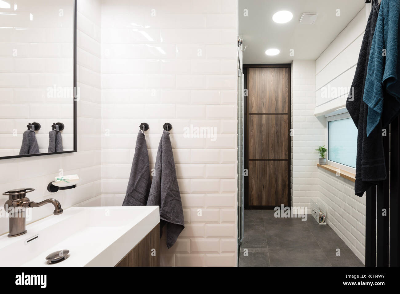 Intérieur de salle de bains moderne Banque D'Images