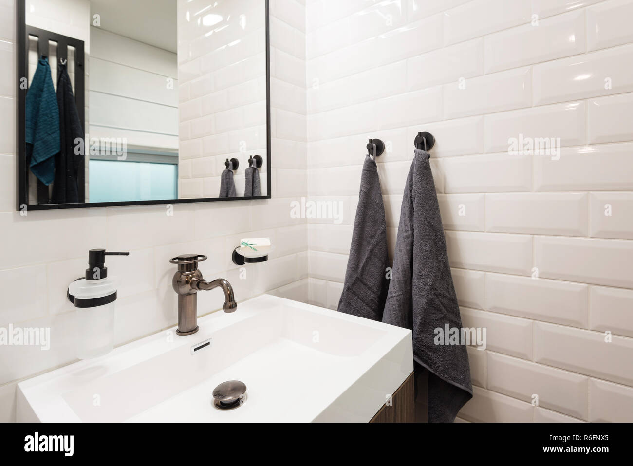 Intérieur de salle de bains moderne Banque D'Images