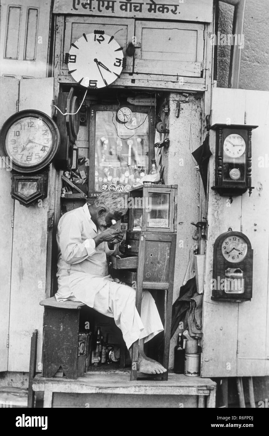 Regardez le réparateur, l'Inde, ancienne image de 1900s vintage Banque D'Images