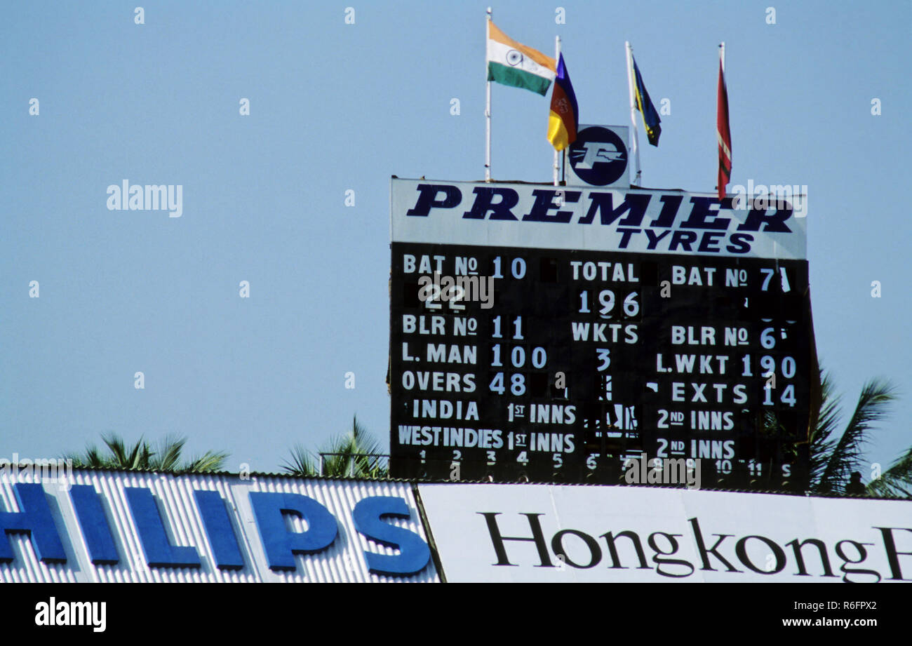 Panneau de score de Wankhede Stadium en Inde v/s West Indies cricket, Mumbai, Maharashtra, Inde 1981 Banque D'Images