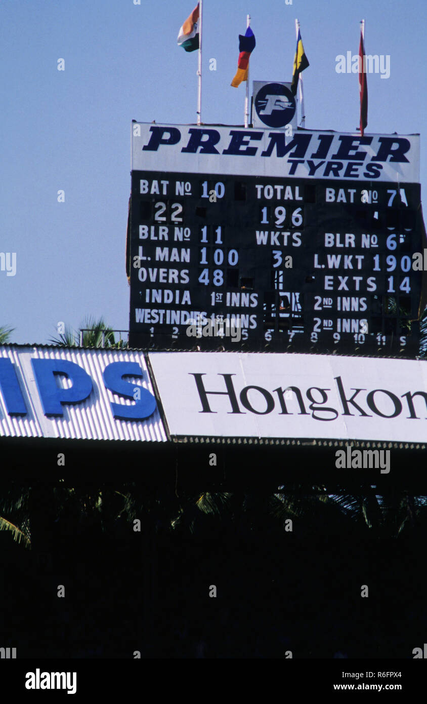 Panneau de score de Wankhede Stadium en Inde v/s West Indies cricket, Mumbai, Maharashtra, Inde 1981 Banque D'Images