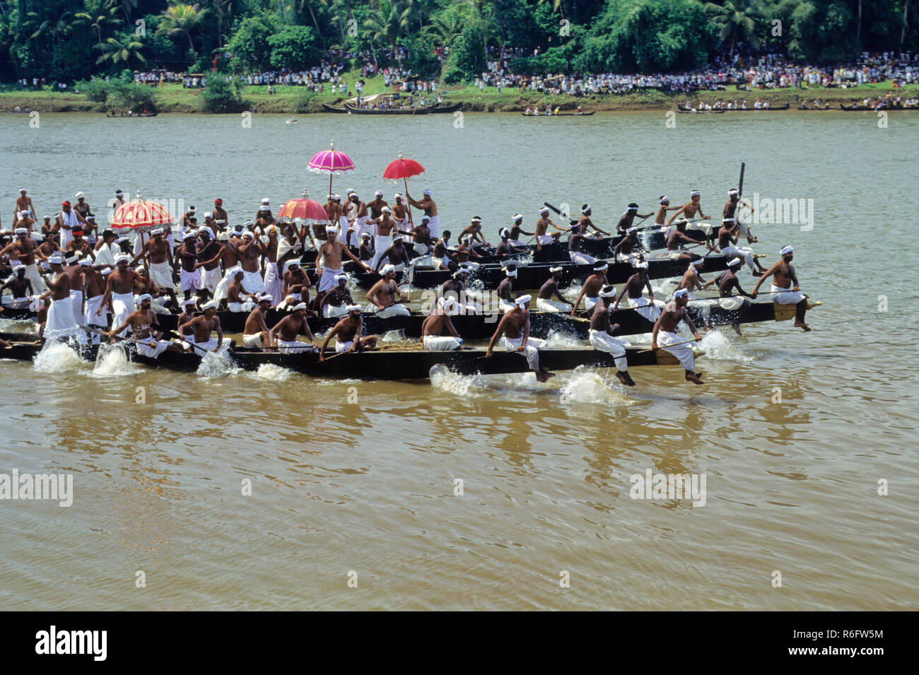 Boat Race Festivals, l'étroitement contesté dans Snake Boat Race à Aranmula pendant Onam, Kerala, Inde Banque D'Images