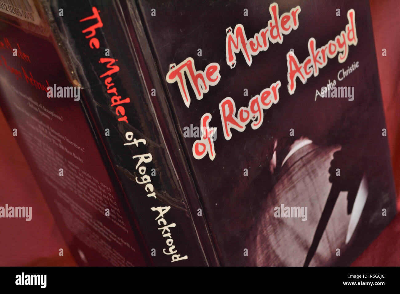 Agatha Christie meurtre et mystère du roman "Le meurtre de Roger Ackroyd" avaient de nombreuses couvertures, y compris celui de 2003. Banque D'Images