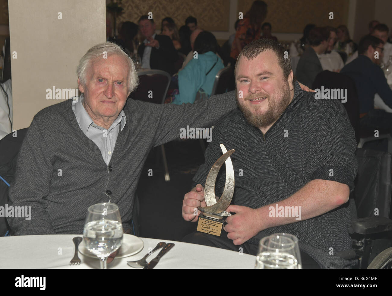 5 fois nominé aux Oscars John Boorman cinéaste irlandais présente avec le Paddy Slattery John Boorman Le prix hommage à la 9e remise des Prix du Cinéma Underground. Paul Ward (des prix) présente John Boorman avec a récemment produit une version Blu-ray de Exorcist II qui Boorman Réalisé avec : John Boorman, Paddy Slattery Où : Dublin, Irlande Date : 03 Nov 2018 : Crédit Photos/WENN.com Brightspark Banque D'Images