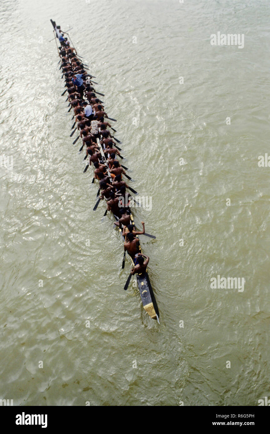 Courses de bateaux serpents, Payipad, Kerala, Inde Banque D'Images