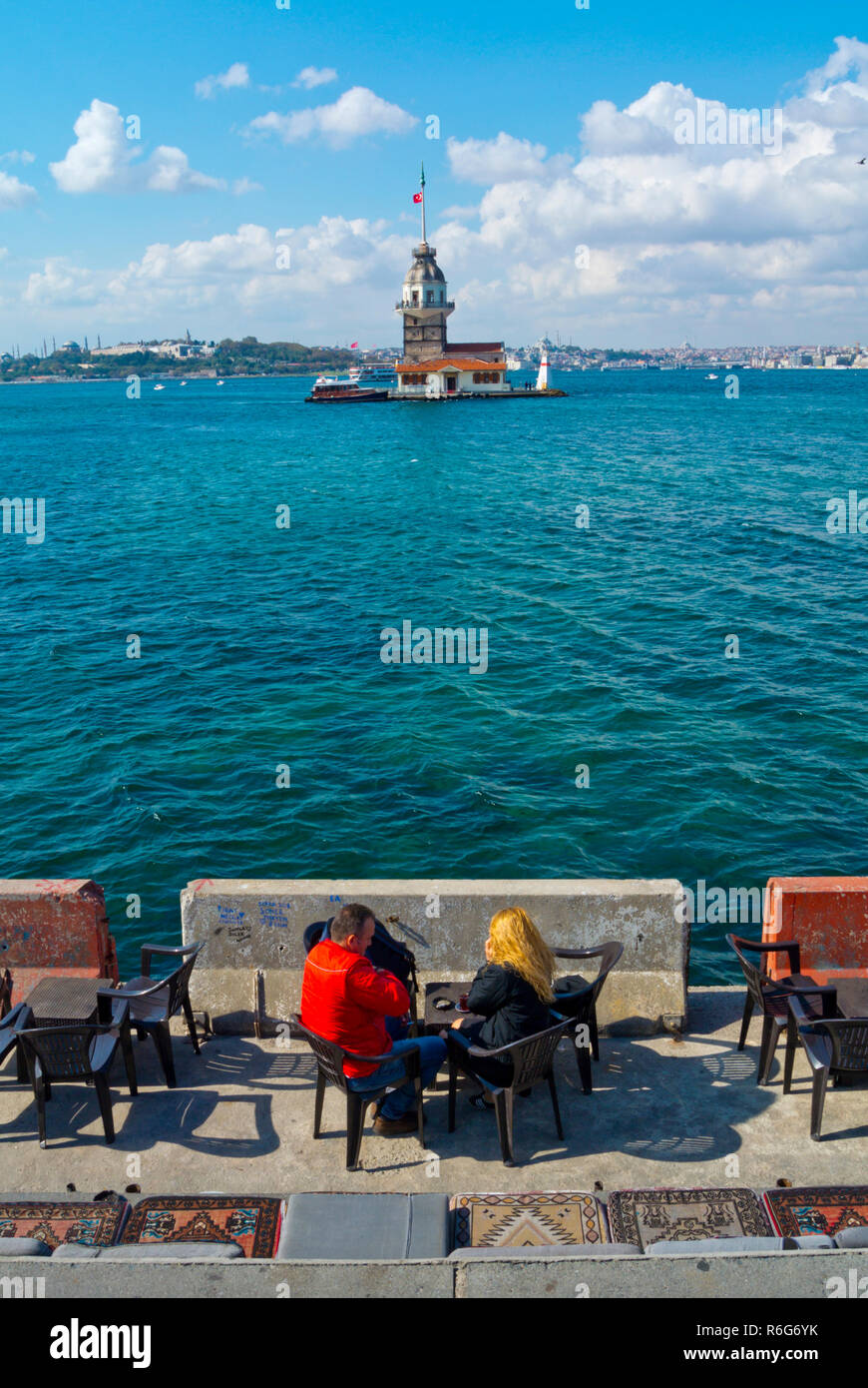 Les gens, à Kiz Kulesi, Tour de la jeune fille, Uskudar, Istanbul, Turquie, du côté de l'Asie Banque D'Images