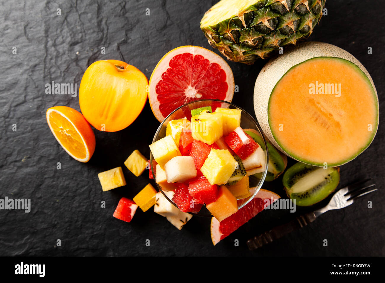 Cube de fruits sur fond blanc Banque D'Images