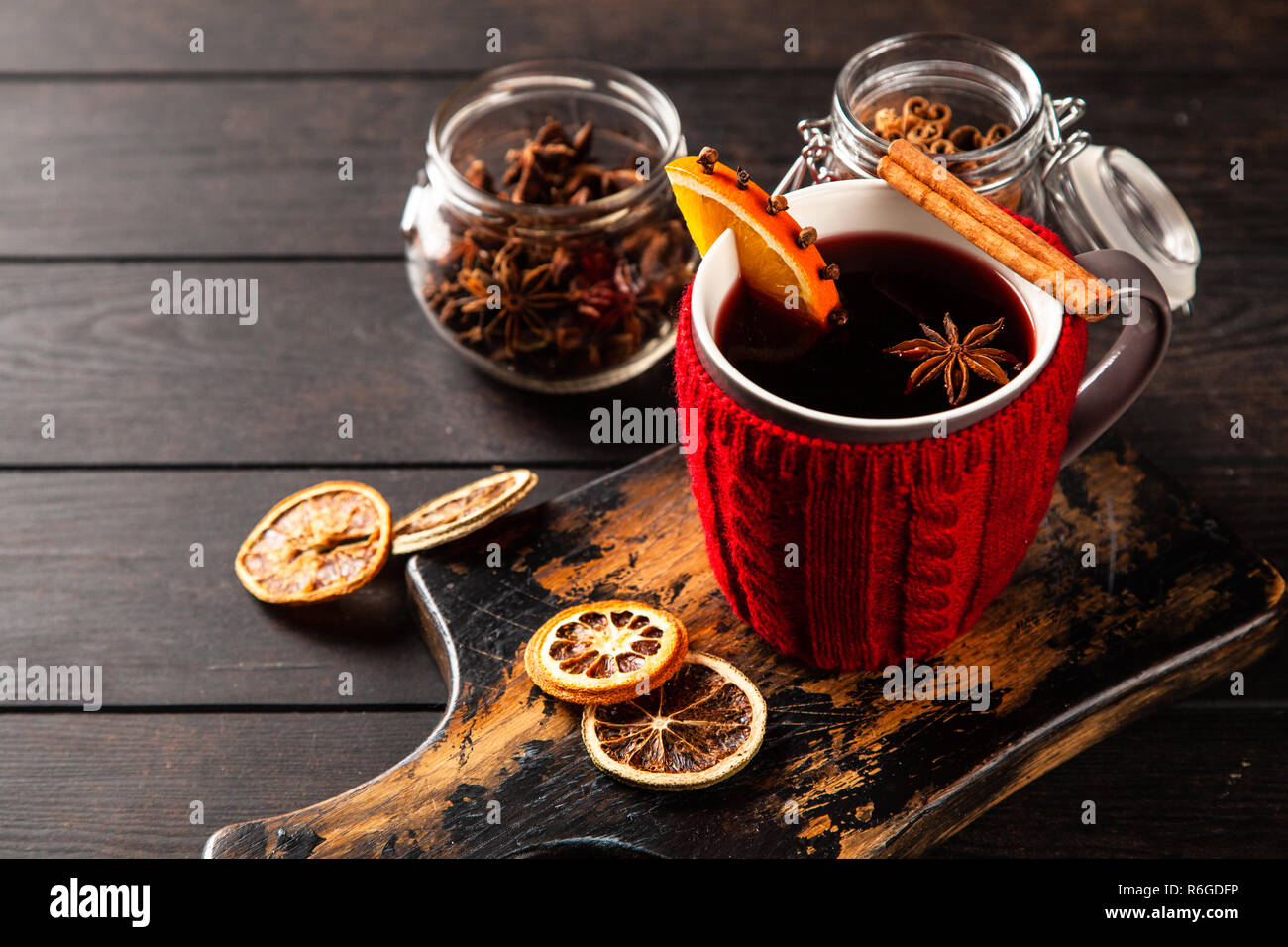 Vin chaud aux épices et orange Banque D'Images