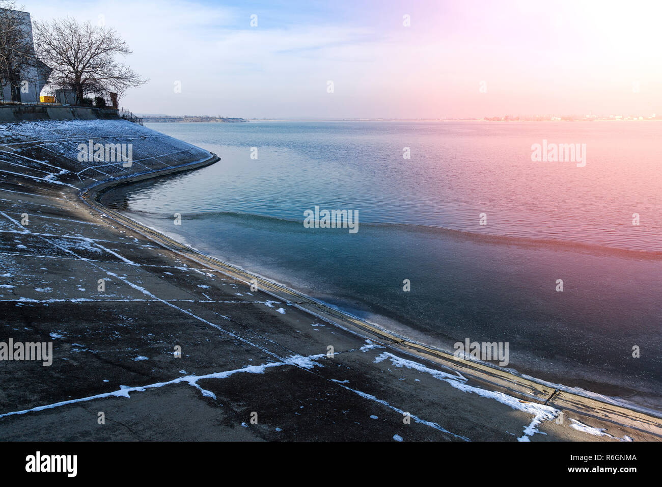 L'hiver au bord du lac Morii sur Bucarest, Roumanie . Banque D'Images