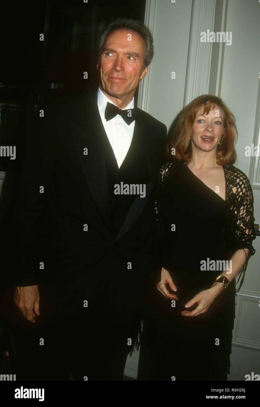 Los Angeles, CA - le 26 mars : Directeur/acteur Clint Eastwood et l'actrice Frances Fisher assister à Ace Eddie Awards le 26 mars 1993 au Beverly Hilton Hotel à Beverly Hills, Californie. Photo de Barry King/Alamy Stock Photo Banque D'Images
