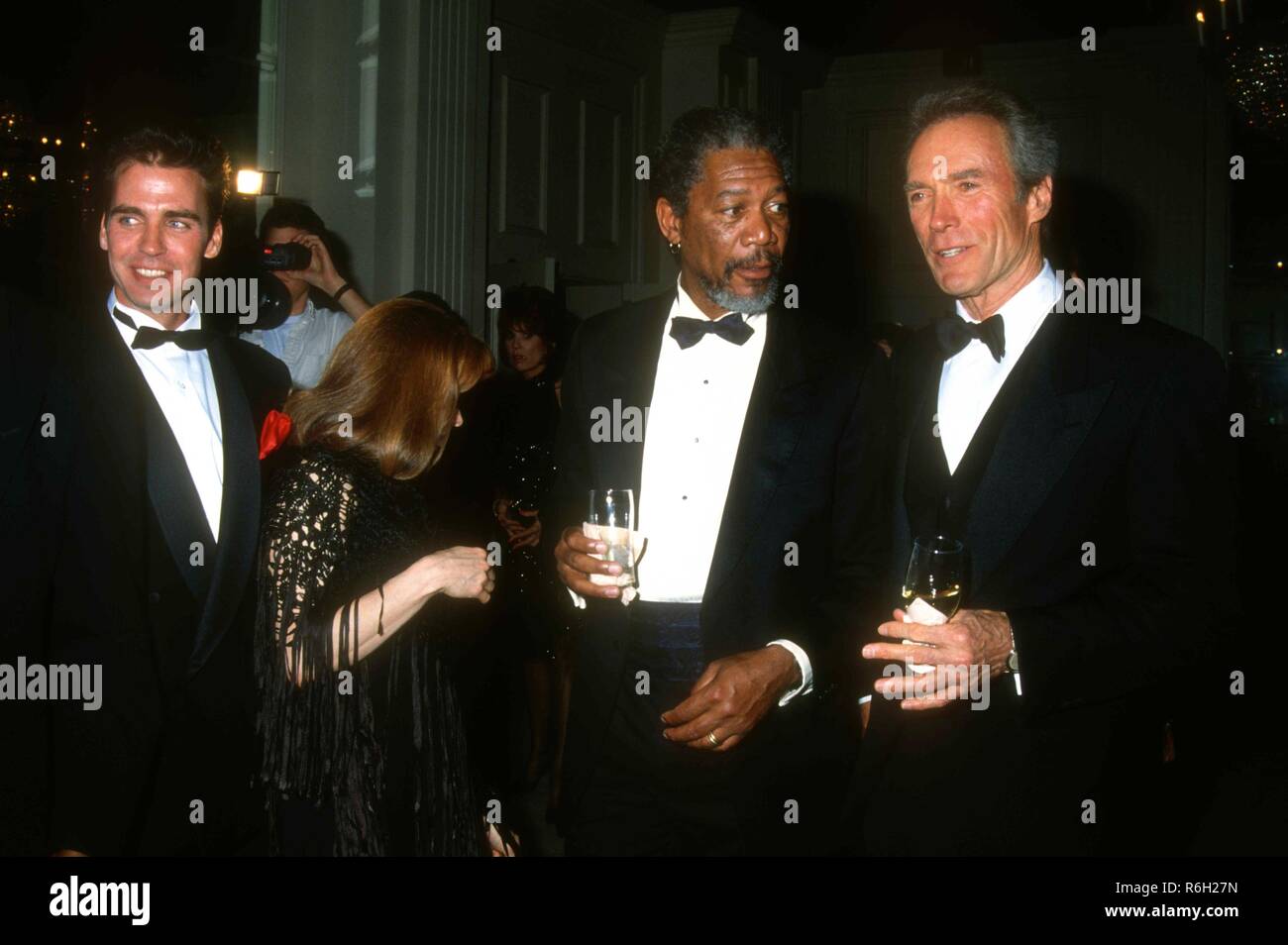 Los Angeles, CA - le 26 mars : l'acteur Jeff Fahey, l'actrice Frances Fisher, l'acteur Morgan Freeman et l'acteur/réalisateur Clint Eastwood assister à Ace Eddie Awards le 26 mars 1993 au Beverly Hilton Hotel à Beverly Hills, Californie. Photo de Barry King/Alamy Stock Photo Banque D'Images