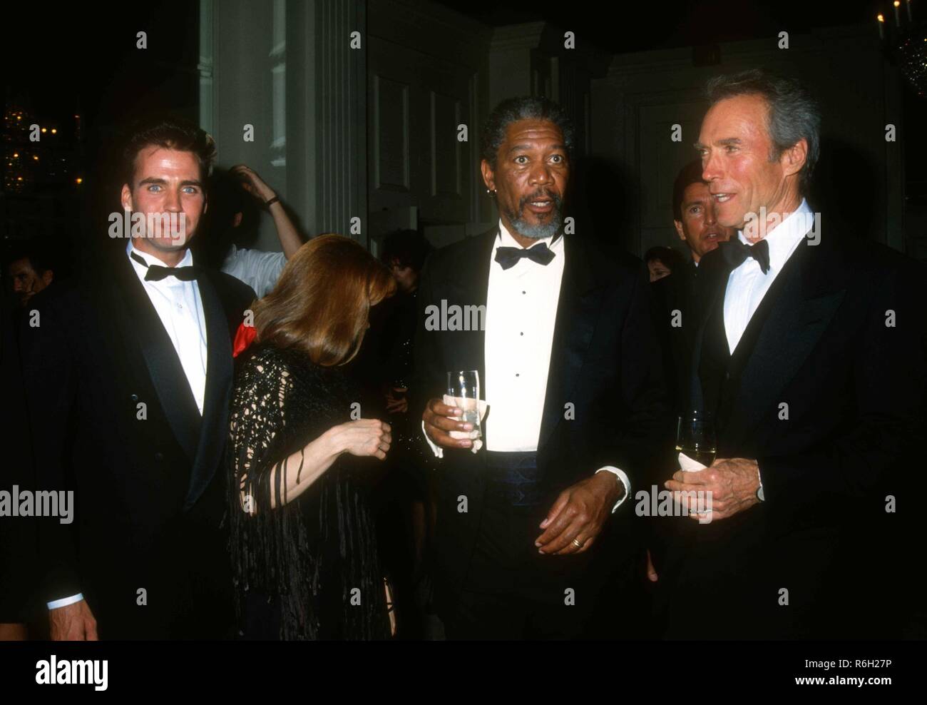 Los Angeles, CA - le 26 mars : l'acteur Jeff Fahey, l'actrice Frances Fisher, l'acteur Morgan Freeman et l'acteur/réalisateur Clint Eastwood assister à Ace Eddie Awards le 26 mars 1993 au Beverly Hilton Hotel à Beverly Hills, Californie. Photo de Barry King/Alamy Stock Photo Banque D'Images