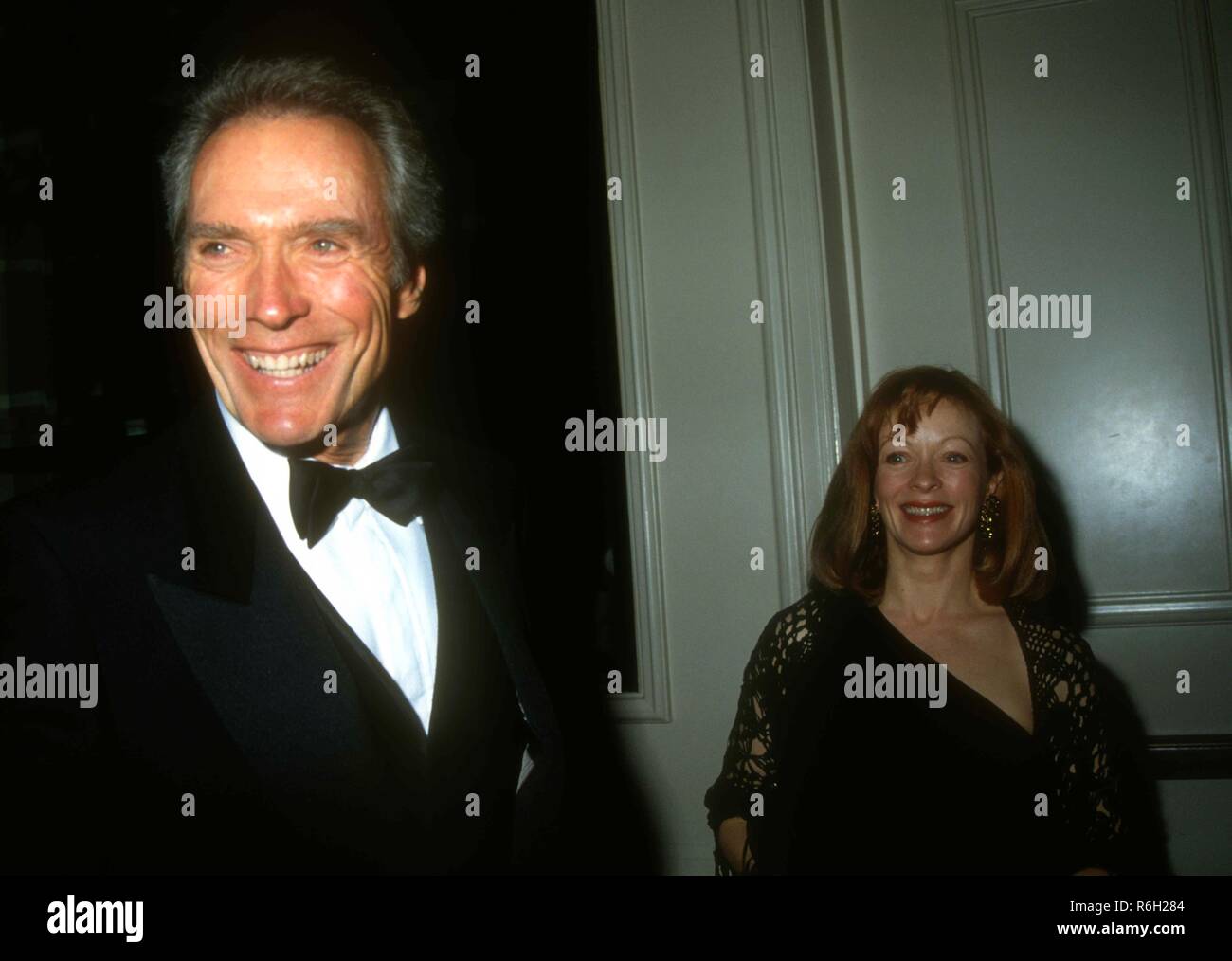 Los Angeles, CA - le 26 mars : Directeur/acteur Clint Eastwood et l'actrice Frances Fisher assister à Ace Eddie Awards le 26 mars 1993 au Beverly Hilton Hotel à Beverly Hills, Californie. Photo de Barry King/Alamy Stock Photo Banque D'Images