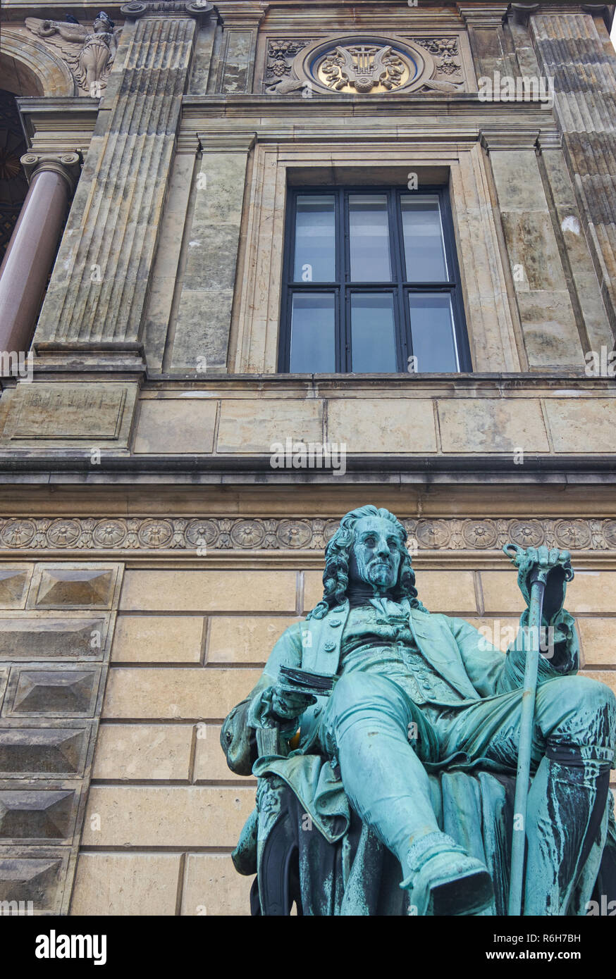 Statue de Ludvig Holberg en face de la Royal Danish Theatre (Det b comme Teater, Copenhague, Danemark, Scandinavie Banque D'Images