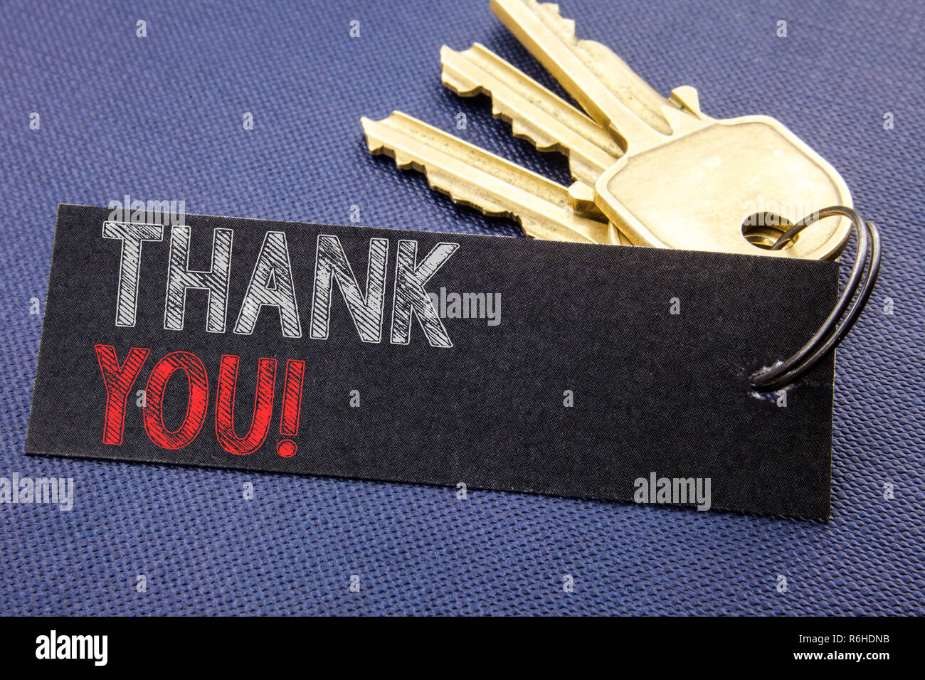 Texte manuscrit montrant Merci. Concept d'affaires grâce à la rédaction de message écrit sur papier à la touche, fond noir avec de l'espace fermer Banque D'Images Texte manuscrit montrant Merci. Concept d'affaires grâce à la rédaction de message écrit sur papier à la touche, fond noir avec de l'espace fermer Banque D'Images