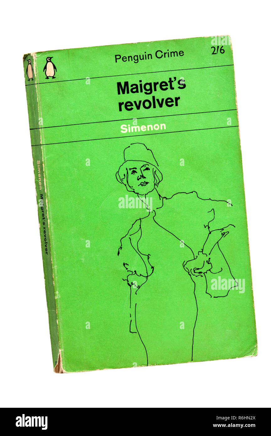 Un pingouin poche vert battues copie de la criminalité du revolver de Maigret par Georges Simenon. D'abord publié en français sous le titre le revolver de Maigret en 1952. Banque D'Images
