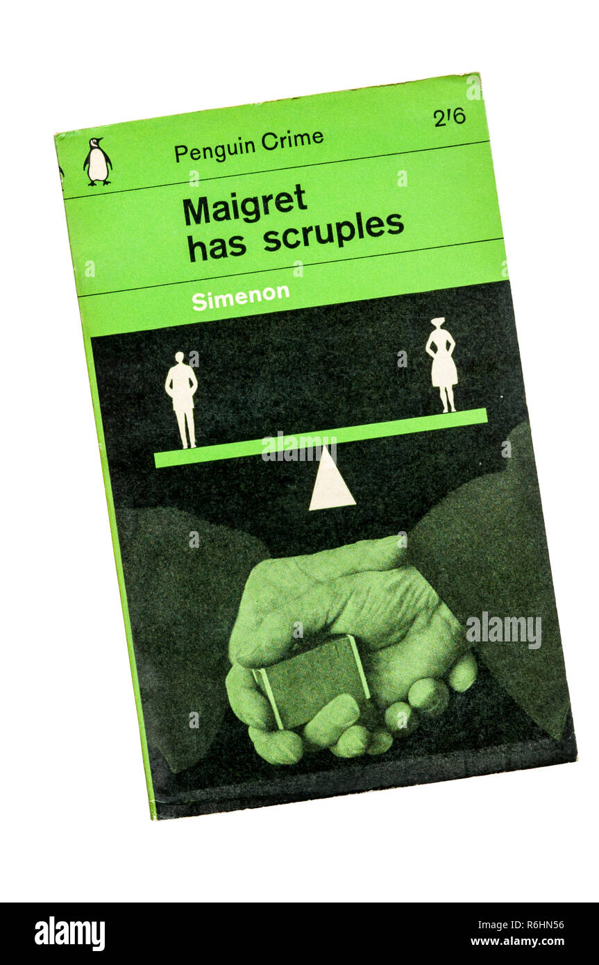Un livre vert Crime Penguin copie de Maigret n'a aucun scrupule. D'abord publié en français sous le titre Les scrupules de Maigret en 1958. Banque D'Images