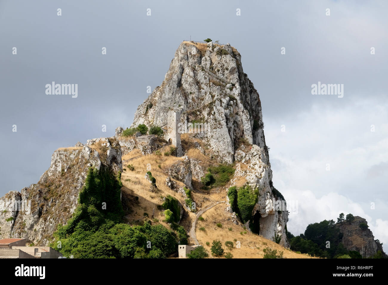 Le mont Castle, autrement connu comme le "Pizzo de Caltabellotta', dans Caltabellota, Sicile, Italie Banque D'Images