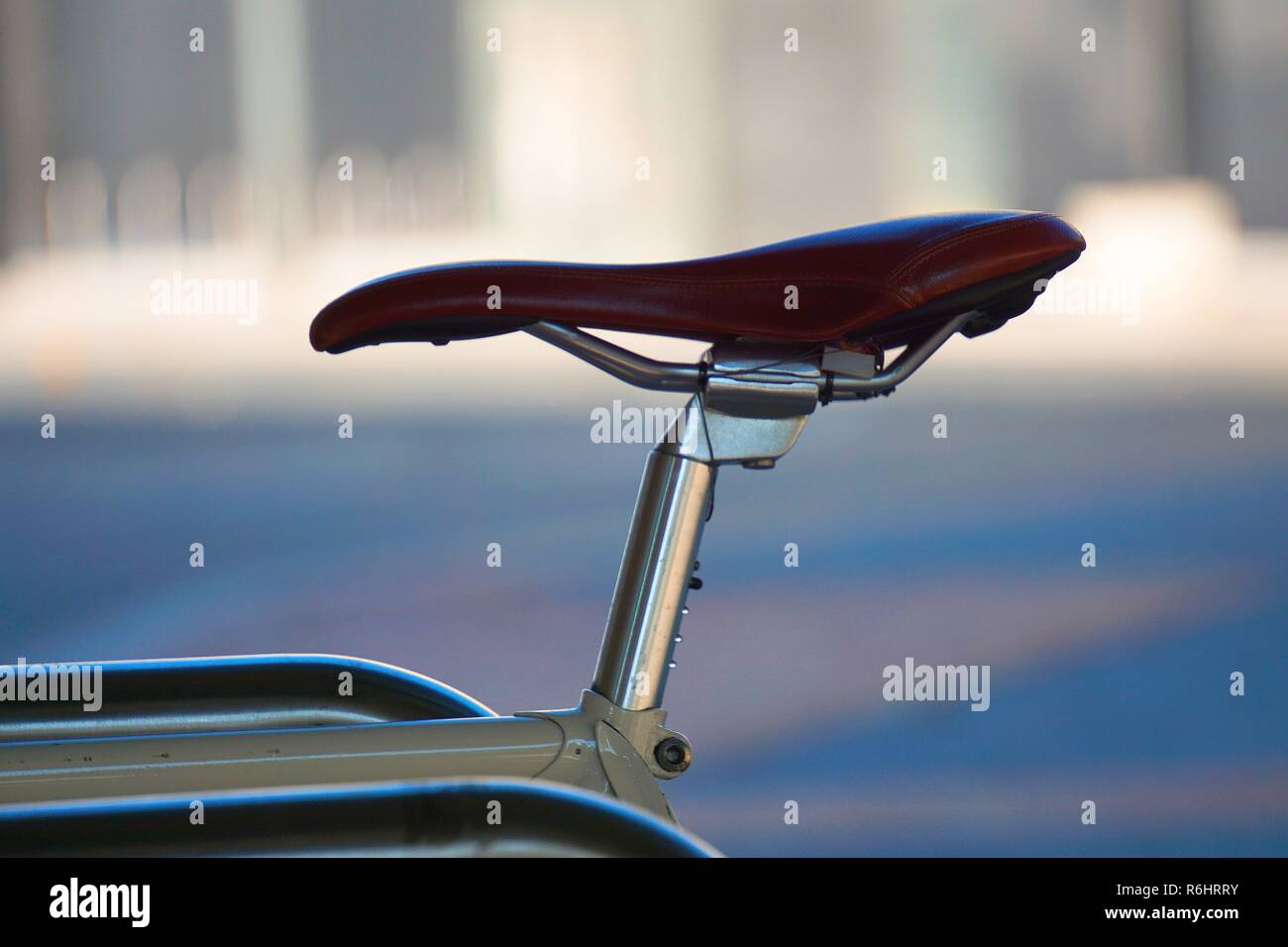 Le vélo seul dans la rue Banque D'Images