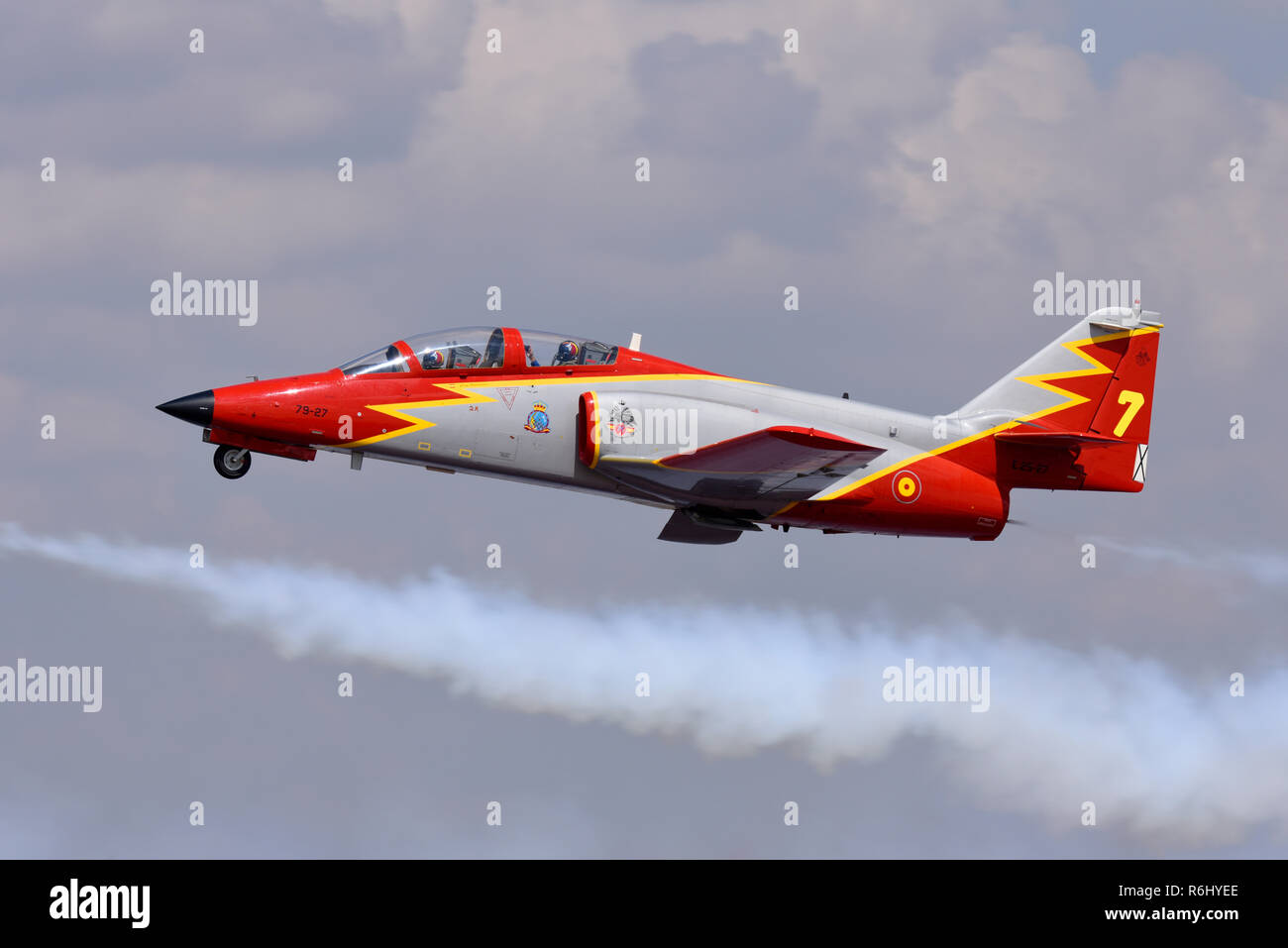 L Armee De L Air Espagnole Casa C 101 Aviojet De Patrulla Aguila Qui Decolle De Royal International Air Tattoo Riat Raf Fairford Meeting Aerien Numero 7 Photo Stock Alamy L Armee De L Air Espagnole Casa C 101 Aviojet De Patrulla Aguila Qui Decolle De Royal International Air Tattoo Riat Raf Fairford Meeting Aerien Numero 7 Photo Stock Alamy
