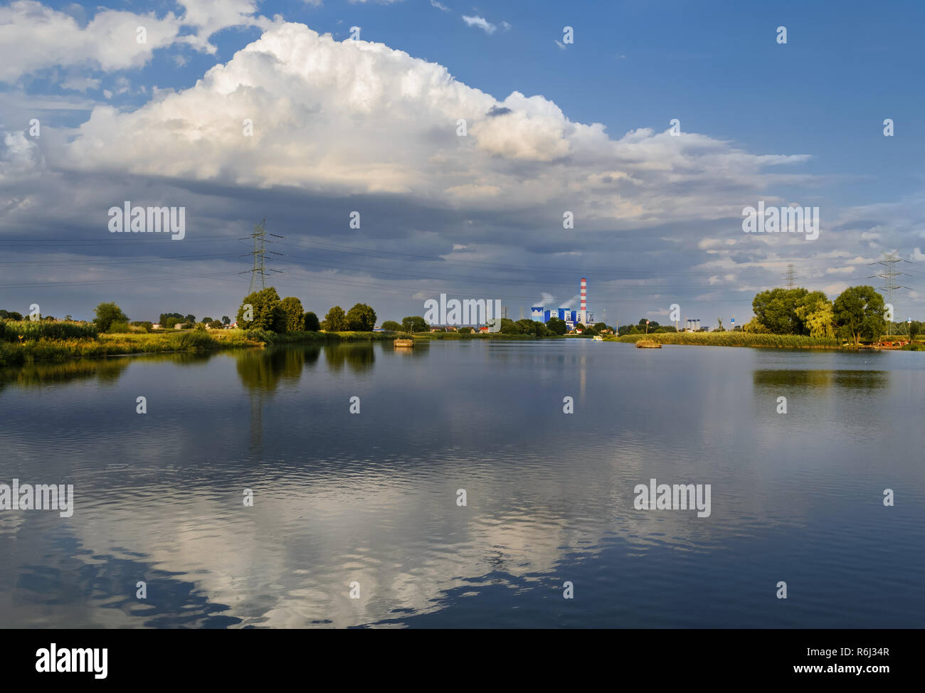 Dans la soirée, sur l'Oder près de Opole, Polonais. Banque D'Images