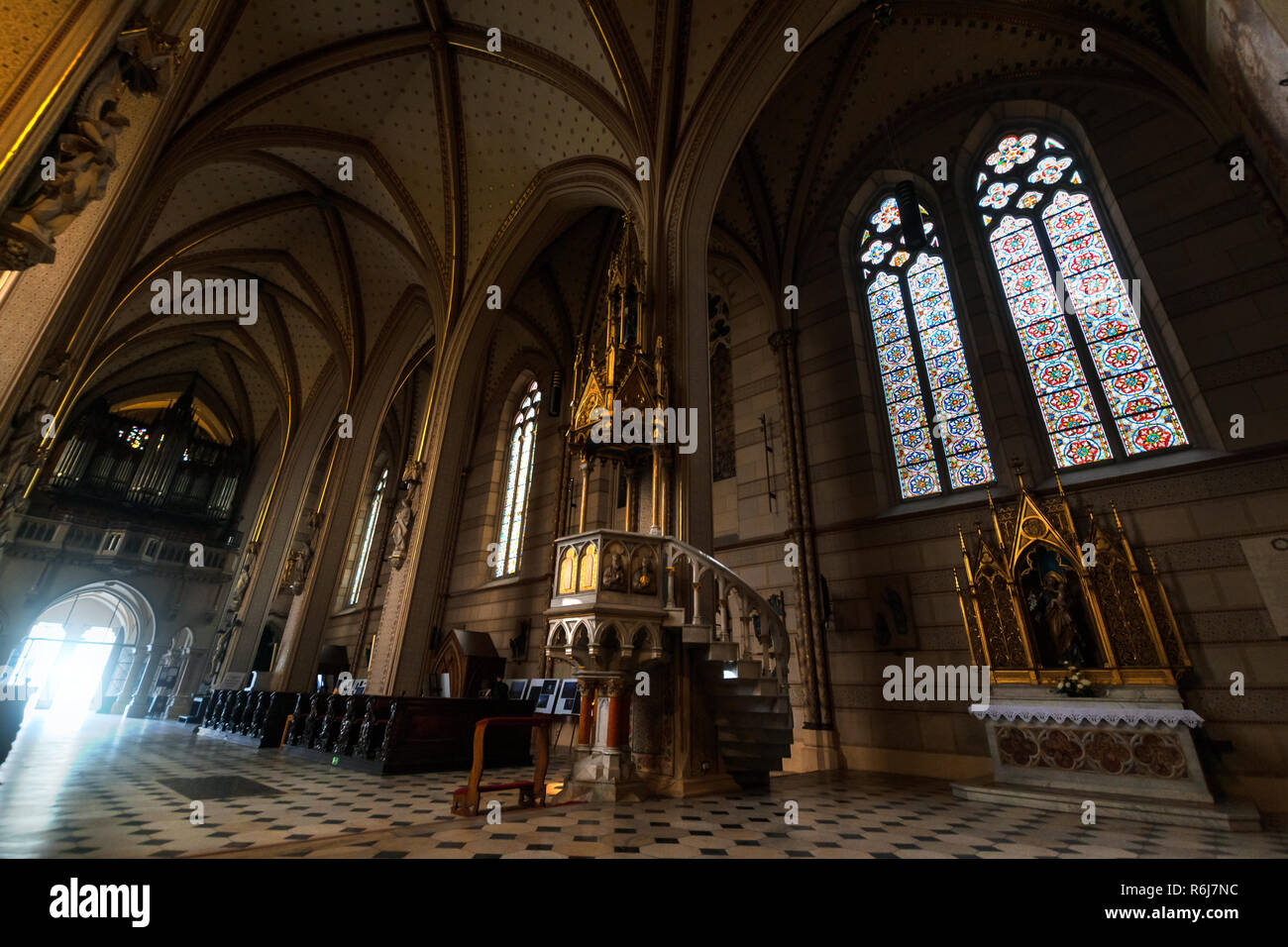 OLOMOUC, RÉPUBLIQUE TCHÈQUE - 15 avril 2018 : A l'intérieur de l'église de Saint Maurice à Olomouc, République tchèque. Jour foto. Banque D'Images