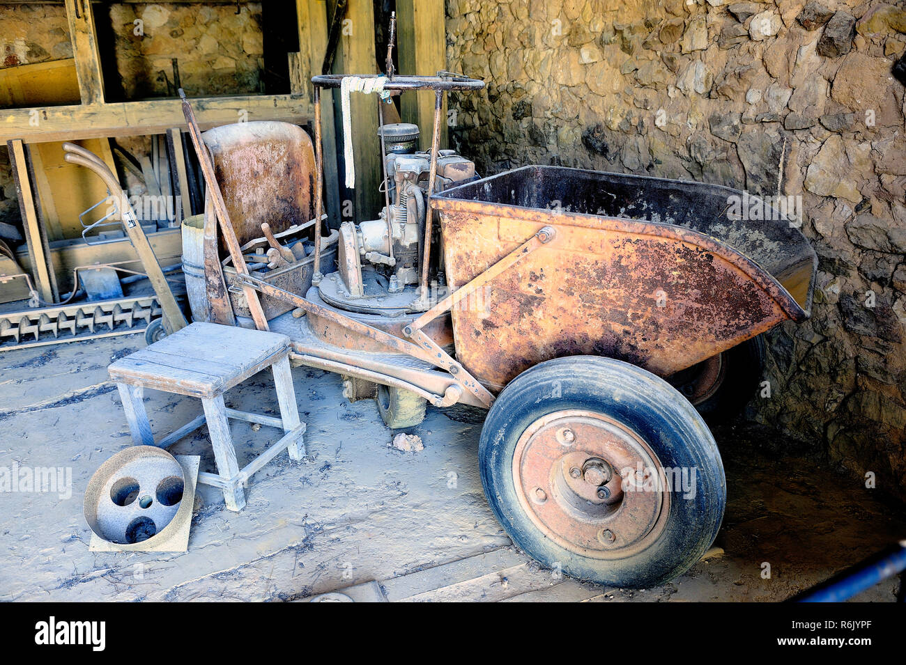 Un atelier d'usine d'ocre Roussillon Banque D'Images