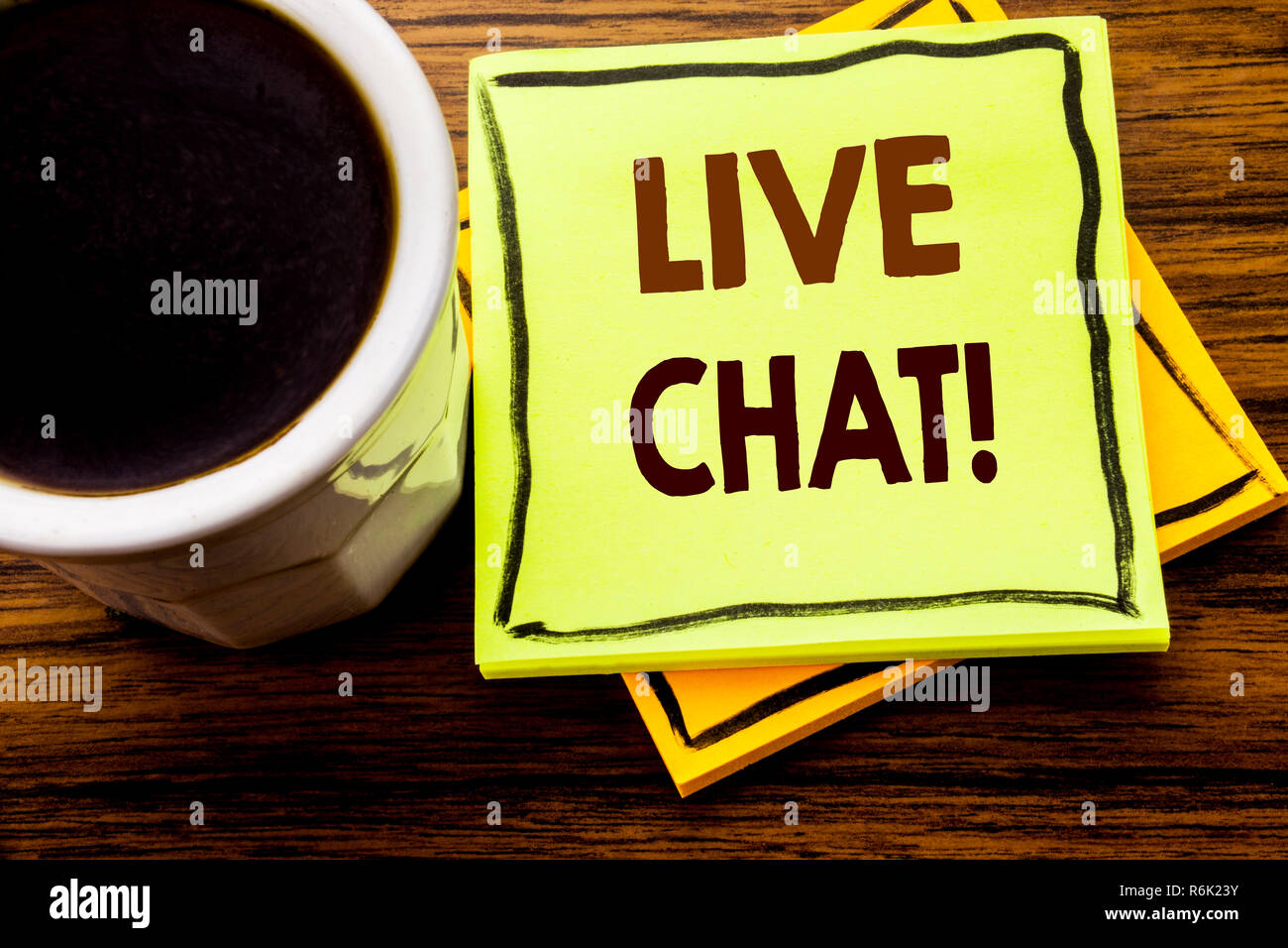 Texte manuscrit montrant Live Chat . Concept d'affaires pour la communication par chat écrit le post-it sur le fond en bois en bois avec Coffee cup Banque D'Images Texte manuscrit montrant Live Chat . Concept d'affaires pour la communication par chat écrit le post-it sur le fond en bois en bois avec Coffee cup Banque D'Images