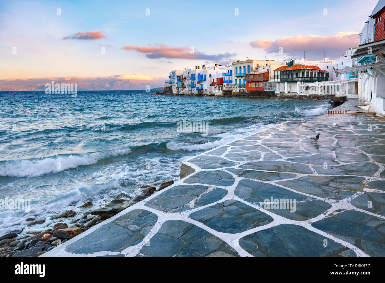 La petite Venise de nuit sur l'île de Mykonos, Grèce Banque D'Images