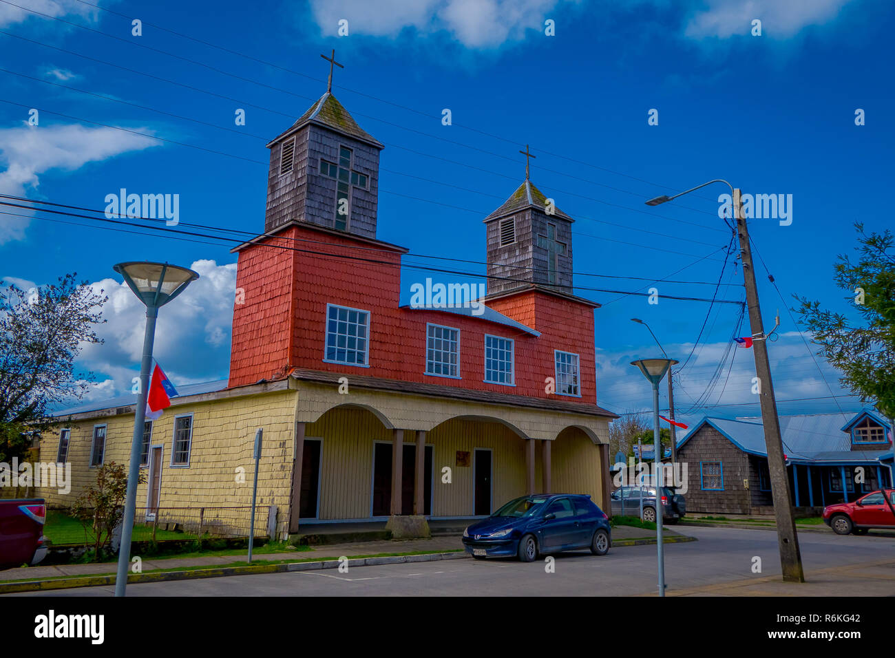 Chiloé, Chili - 27 septembre, 2018 : vue extérieure de la façade de l'église situé sur l'île Lemuy, est l'une des églises de Chilo archipel. Banque D'Images