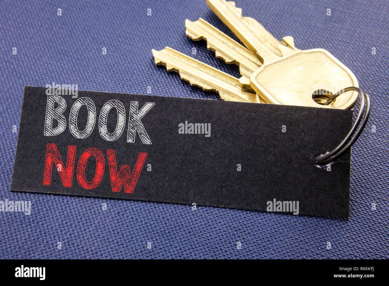 Texte manuscrit montrant Réservez dès maintenant. Concept d'affaires écrit pour acheter Réservation Booking Écrit sur papier à la touche, fond noir avec de l'espace fermer Banque D'Images Texte manuscrit montrant Réservez dès maintenant. Concept d'affaires écrit pour acheter Réservation Booking Écrit sur papier à la touche, fond noir avec de l'espace fermer Banque D'Images